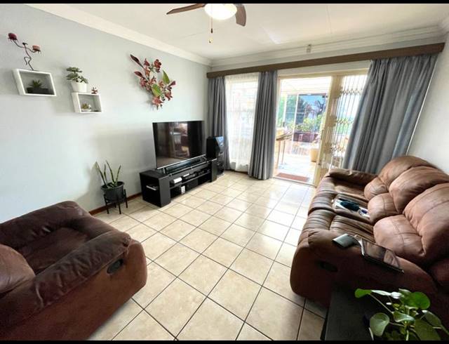 3 BEDROOM TOWNHOUSE FOR SALE IN RANT EN DAL